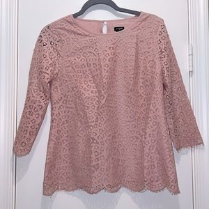 J Crew Blush Pink Lace Blouse 3/4 Sleeve scallop hem eyelash lace Keyhole back 2